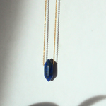 Cargar imagen en el visor de la galería, Collar Hexágono - Lapislázuli
